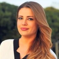 Esra Sönmezer Kimdir?