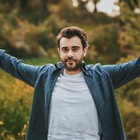 Melih Selçuk Kimdir?