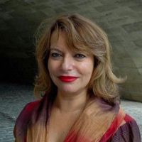 Mine G. Kırıkkanat Kimdir?