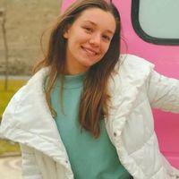 Oya İloğulları Kimdir?