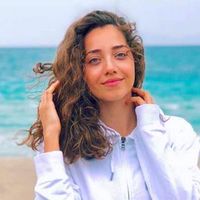 Özge Özacar Kimdir?