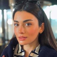 Özge Yağız Kimdir?