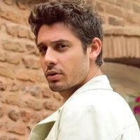 Özgün Karaman Kimdir?