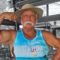 Şener Üşümezsoy Kimdir?