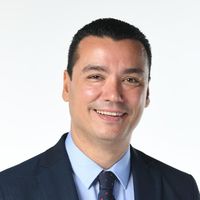 Açıl Sezen Kimdir?