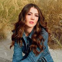 Burcu Özberk Kimdir?