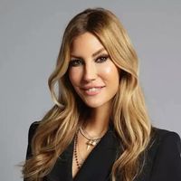 Çağla Şıkel Kimdir?