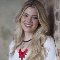 Derya Şensoy Kimdir?