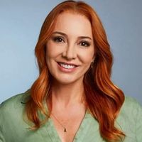 Dolunay Soysert Kimdir?