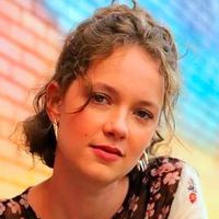 Ece Çeşmioğlu Kimdir?