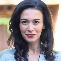 Ecem Özkaya Kimdir?