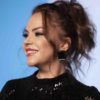 Esra İçöz Kimdir?