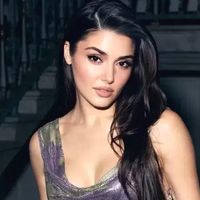 Hande Erçel Kimdir?