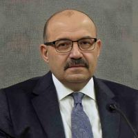 İsmail Ustaoğlu Kimdir?