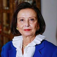 Lale Aytaman Kimdir?