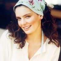 Nil Karaibrahimgil Kimdir?