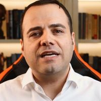 Özgür Demirtaş Kimdir?