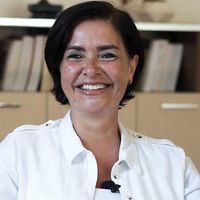 Özlem Gürses Kimdir?