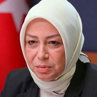 Öznur Çalık Kimdir?