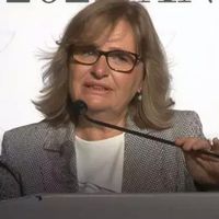 Petek Aşkar Kimdir?