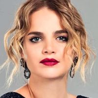 Tuğçe Kazaz Kimdir?