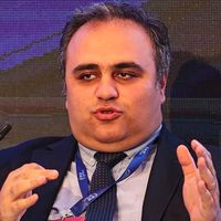 Ural Aküzüm Kimdir?