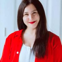 Yasemin Sakallıoğlu Kimdir?