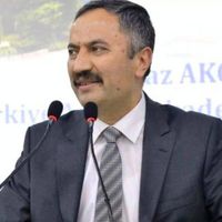 Yılmaz Akçil Kimdir?