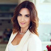 Ayşe Tolga Kimdir?