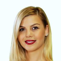 Begüm Topçu Kimdir?