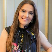 Demet Akalın Kimdir?