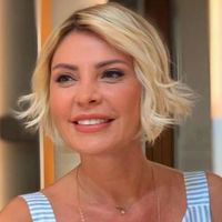 Gülay Afşar Kimdir?