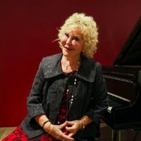 Gülsin Onay Kimdir?