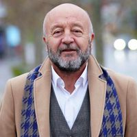 Hakan Salınmış Kimdir?