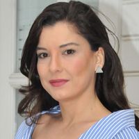 İrem Altuğ Kimdir?