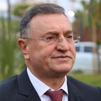 Lütfü Savaş Kimdir?