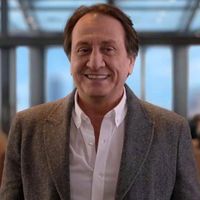 Özgür Ozan Kimdir?