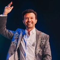 Yalın Kimdir?