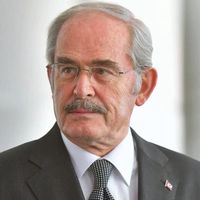 Yılmaz Büyükerşen Kimdir?