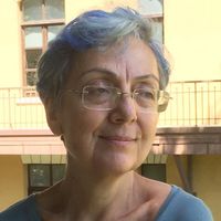 Feride Çiçekoğlu Kimdir?