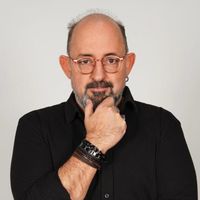Sinan Canan Kimdir?