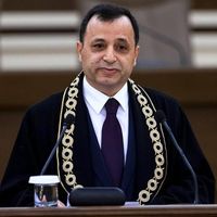 Zühtü Arslan Kimdir?