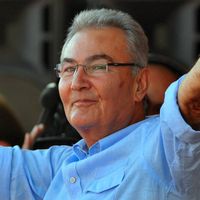 Deniz Baykal Kimdir?