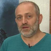 Hilmi Özçelik Kimdir?