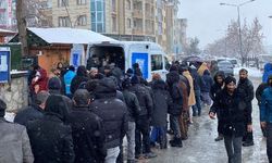 Tuşba Belediyesi'nden depremzedelere sıcak çorba