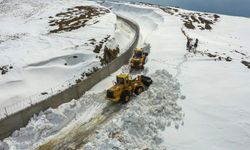 Büyükşehir, sınırda yol açma çalışmalarını sürdürüyor