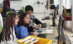 Van'da depremzede çocuklar robotik kodlama öğreniyor