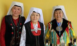 Van'daki Kırgız Türkleri yöresel kıyafetleriyle oylarını kullandı