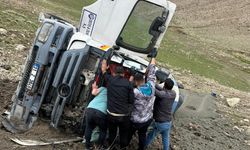 Van'da beton mikseri uçuruma yuvarlandı!