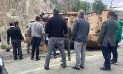 Hakkari'de askeri araç devrildi: 3 yaralı